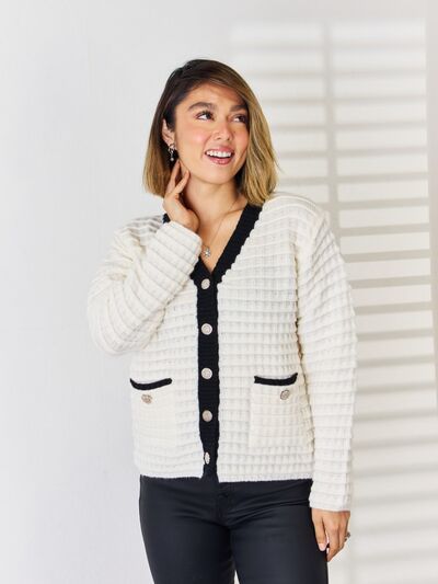 Babette | Elegant Og Stilfuld Cardigan Med Knapper Og V-Hals - Freya Kobenhavn