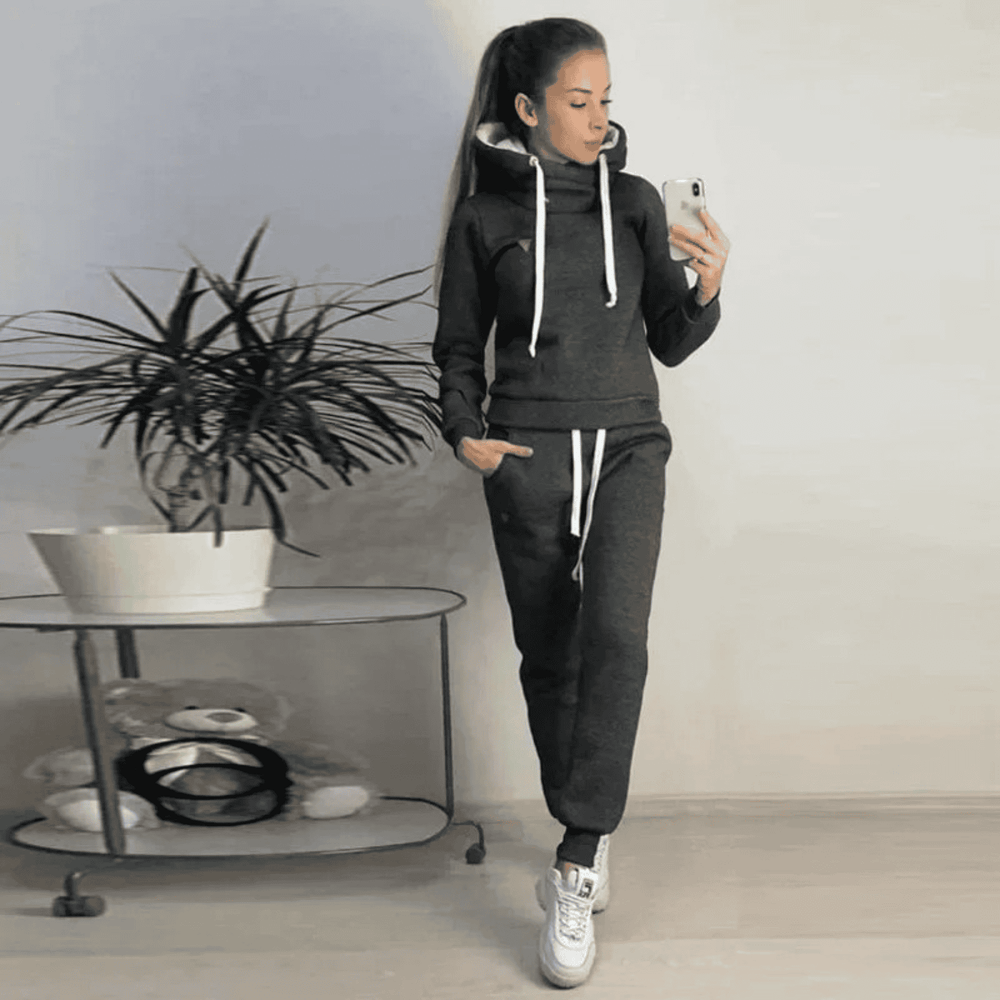 Birthe | Dame Komfortabelt Hoodie Sæt Med Bukser - Freya Kobenhavn