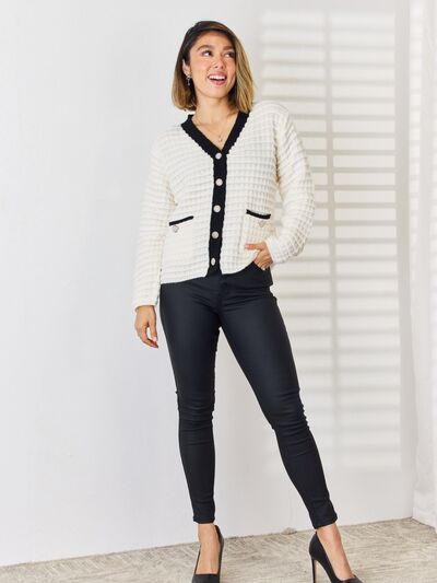 Babette | Elegant Og Stilfuld Cardigan Med Knapper Og V-Hals - Freya Kobenhavn