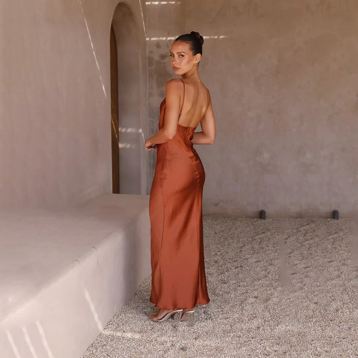 Klara™ | Satin Maxi Kjole med Cowl Neck - Freya Kobenhavn
