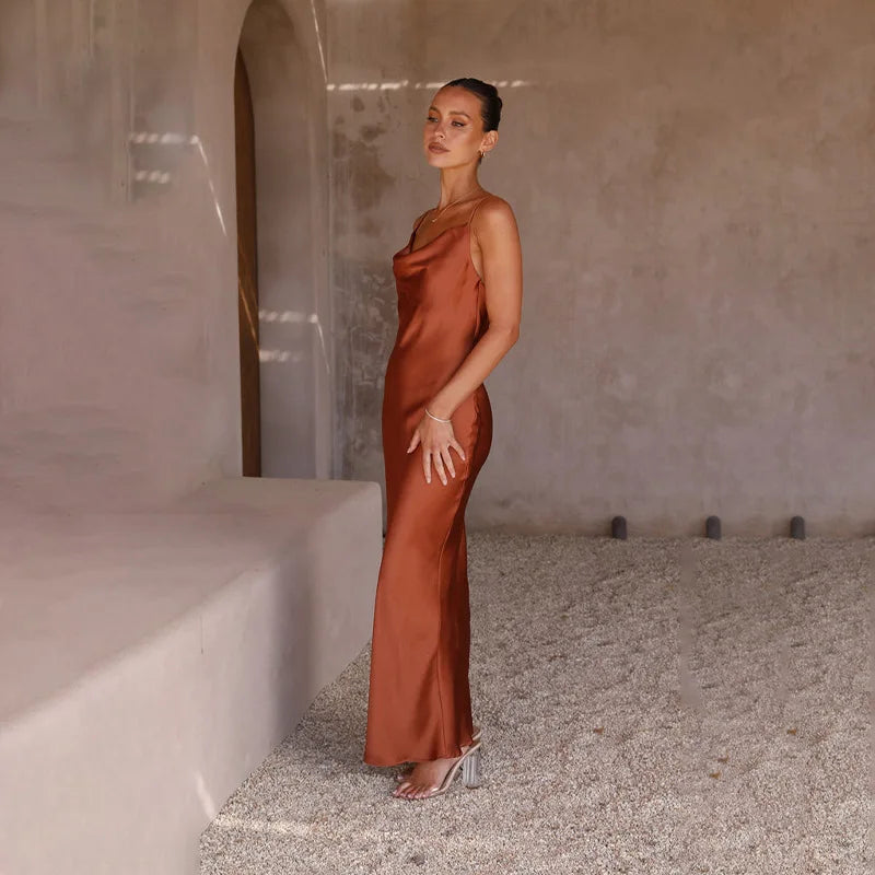Klara™ | Satin Maxi Kjole med Cowl Neck - Freya Kobenhavn