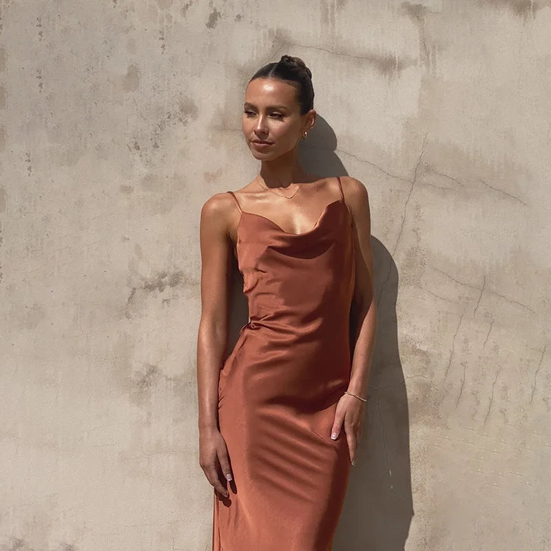 Klara™ | Satin Maxi Kjole med Cowl Neck - Freya Kobenhavn