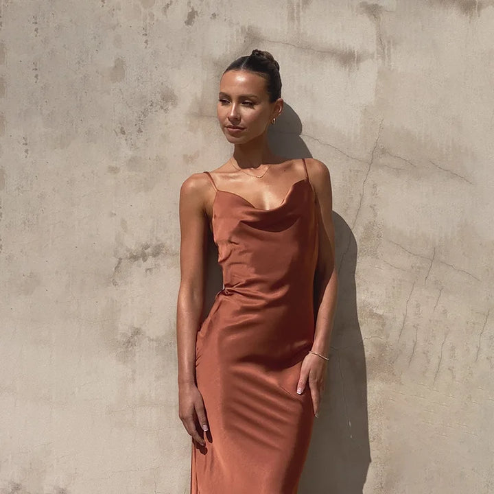Klara™ | Satin Maxi Kjole med Cowl Neck - Freya Kobenhavn