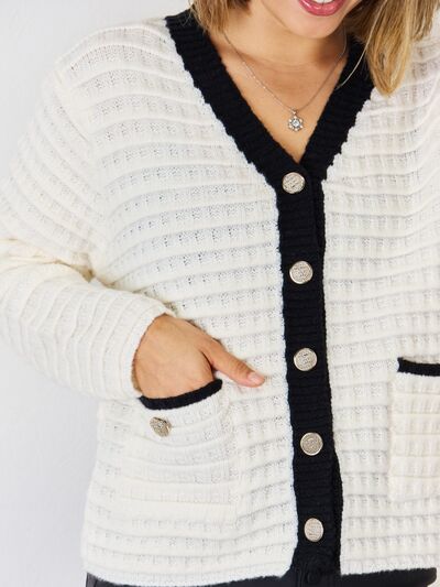 Babette | Elegant Og Stilfuld Cardigan Med Knapper Og V-Hals - Freya Kobenhavn