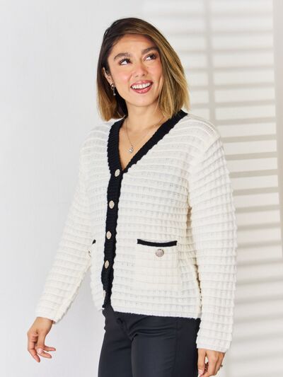 Babette | Elegant Og Stilfuld Cardigan Med Knapper Og V-Hals - Freya Kobenhavn