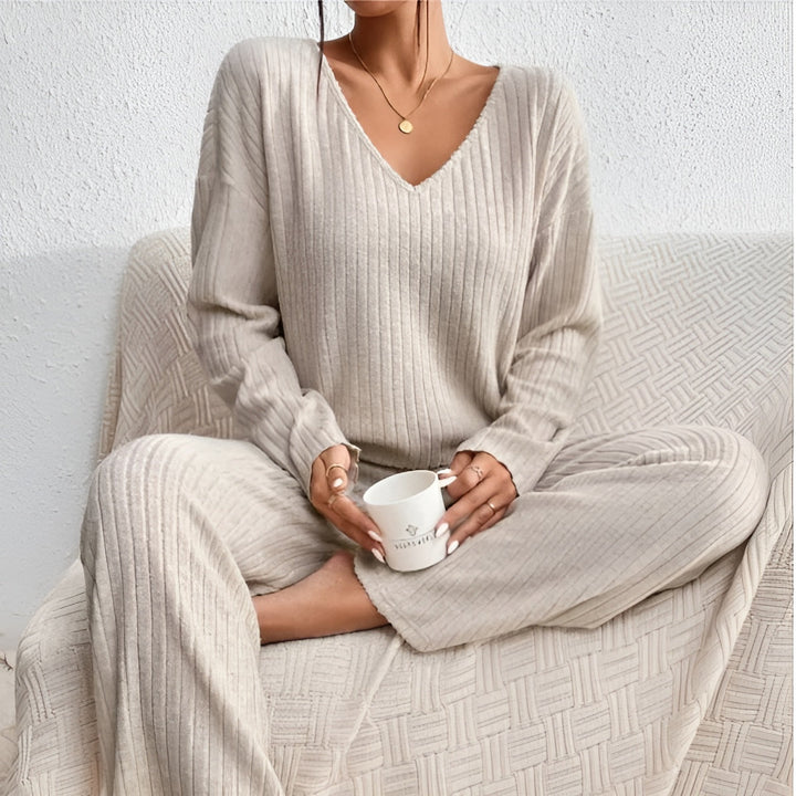Wilma™ | Ribbet V-hals sweater sæt - Freya Kobenhavn