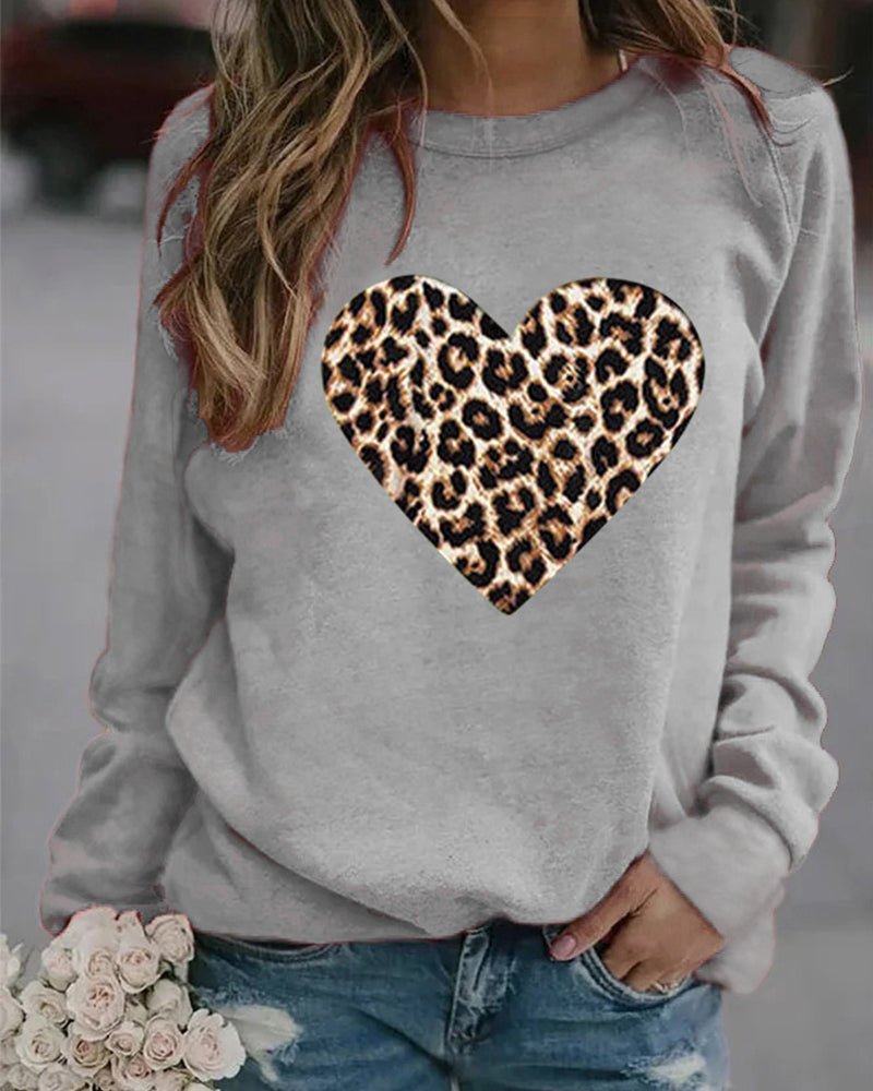 Gitte | Damer’s afslappede sweatshirt med leopard-hjerteprint - Freya Kobenhavn