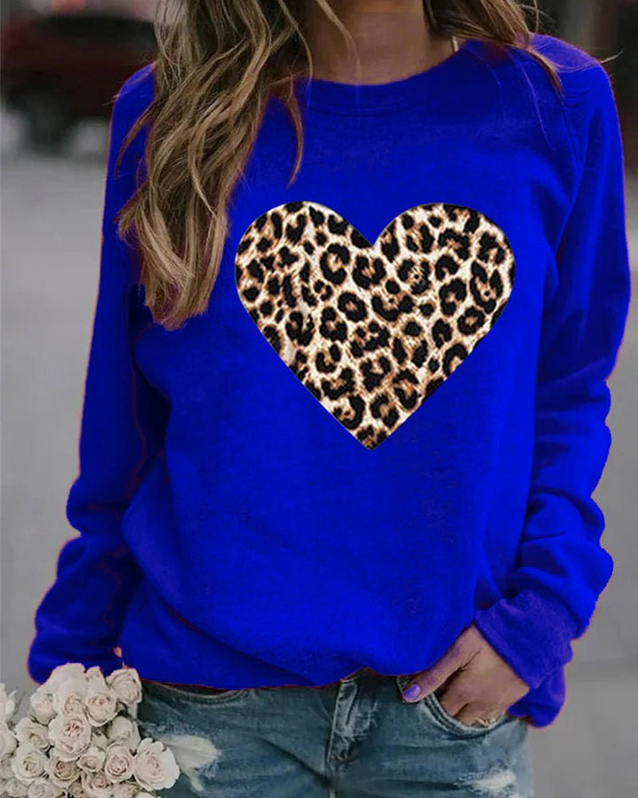 Gitte | Damer’s afslappede sweatshirt med leopard-hjerteprint - Freya Kobenhavn