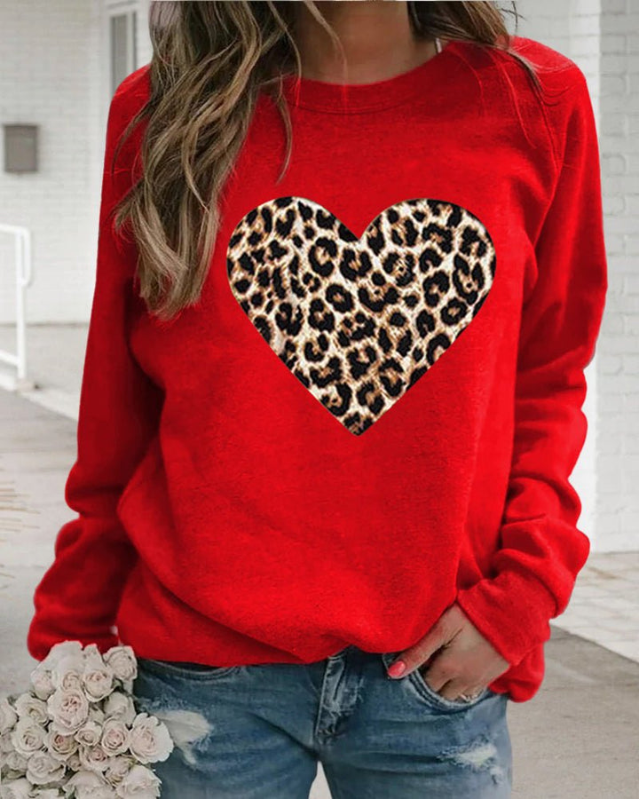 Gitte | Damer’s afslappede sweatshirt med leopard-hjerteprint - Freya Kobenhavn