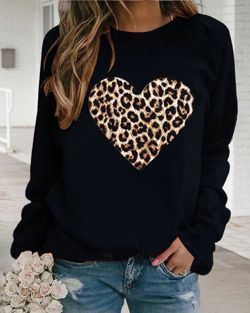 Gitte | Damer’s afslappede sweatshirt med leopard-hjerteprint - Freya Kobenhavn