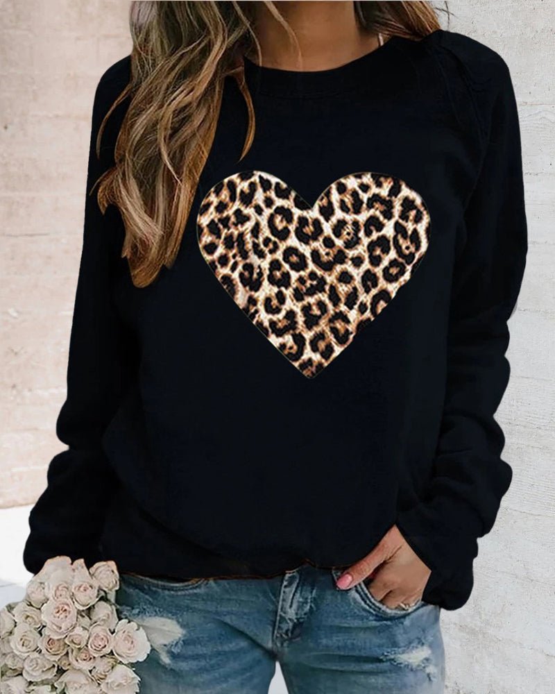 Gitte | Damer’s afslappede sweatshirt med leopard-hjerteprint - Freya Kobenhavn